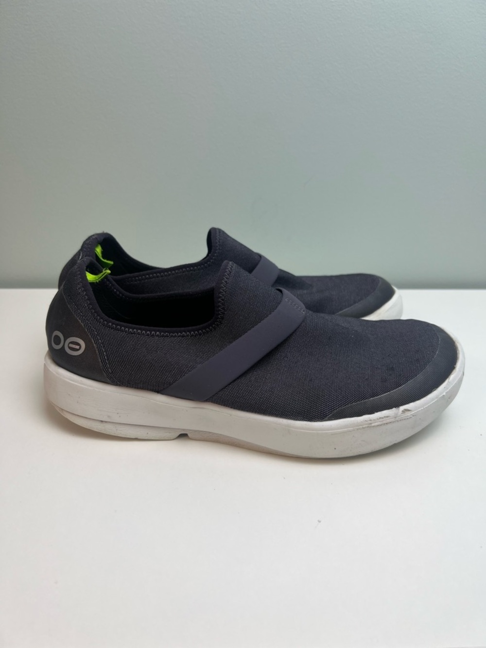 OOFOS OOmg Slip On Casual Sneakers Gray Womens Size 10 W Rubber Stretch Comfort